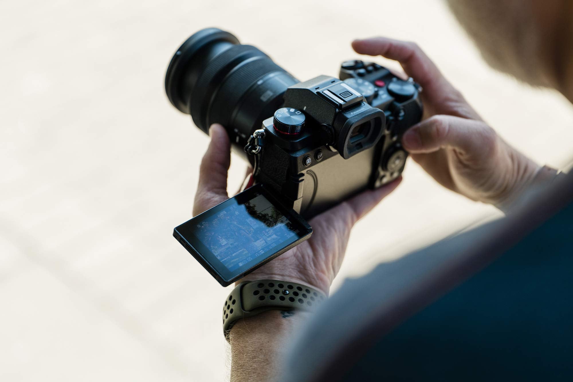 Panasonic LUMIX DC-S5E-K S5 Full Frame Compact 4K Mirrorless Camera with OLED Live Tiltable Viewfinder (Body only) (Renewed)